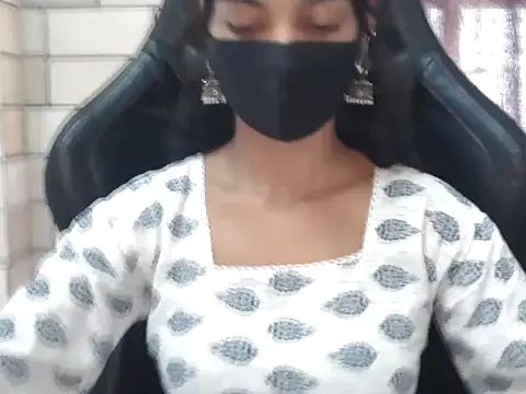 غرفة دردشة Mayra4U المباشرة