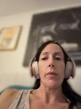 Sala de chat en directo de -Lil-Red-Riding-Hood-