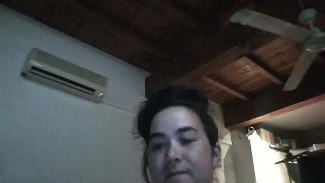 MiiaBella live-chat rom