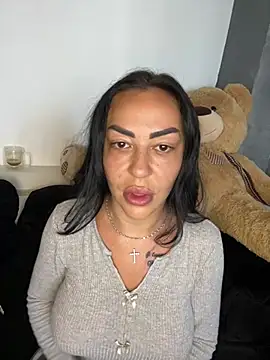 חדר צ'אט בשידור חי של BellaaQuinn