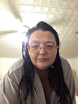 MrsGudButt's Live Chat Room