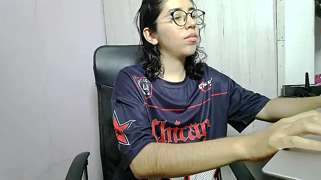 skinnyX333 чат на живо