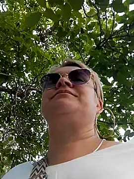 Živá chatovací místnost LittleFlower777