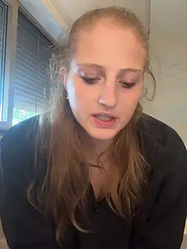 Lucianamol's Live Chat Room