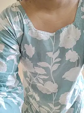 Rubii_sharma Adlı Modelin Canlı Sohbet Odası