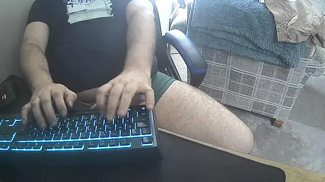 Seks show uživo modela -SmallDick na kameri