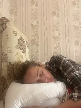 mia-kis Adlı Modelin Canlı Sohbet Odası