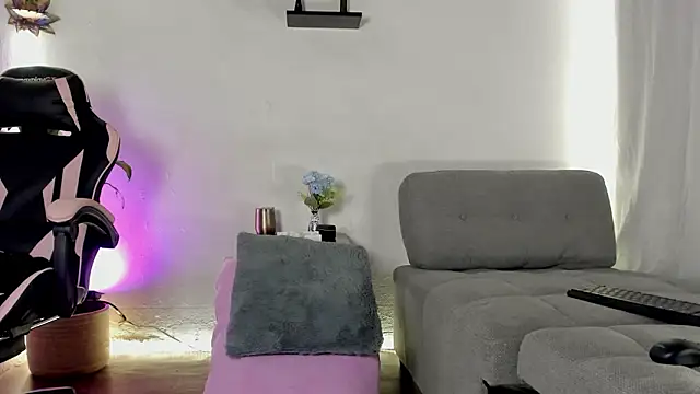 MicahelaHot69 Adlı Modelin Canlı Sohbet Odası