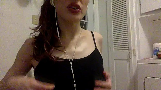 חדר צ'אט בשידור חי של laetitia_xo