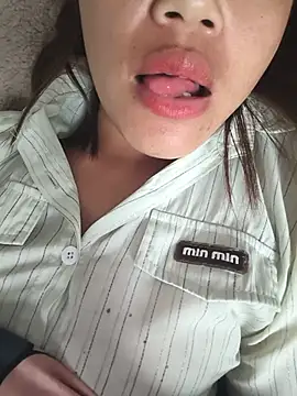 غرفة دردشة Thuy-top المباشرة