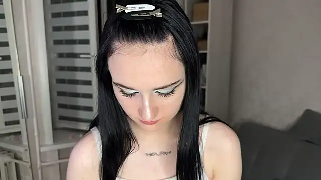 H0lyM0ly Adlı Modelin Canlı Sohbet Odası