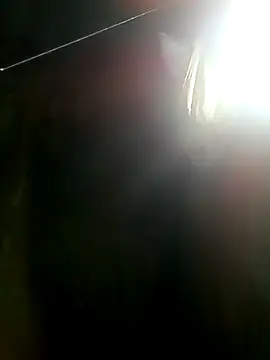 חדר צ'אט בשידור חי של Nguyen_Emaa