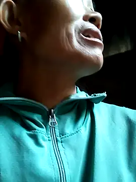 Nguyen_Emaa Live Chatrum
