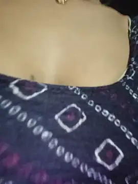 Pooja_hut Adlı Modelin Canlı Sohbet Odası