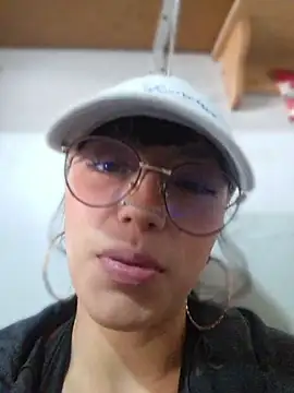 Cute_hollywood1 – live chatrum