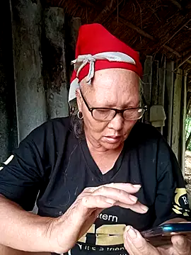 Živá chatovací místnost BigAss-Vietnames
