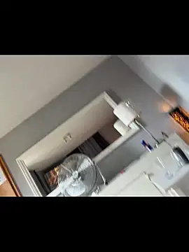 Živá chatovací místnost NINACOXXX