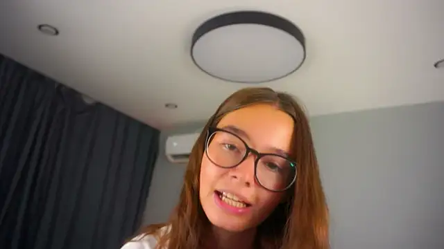 Živá chatovací místnost SallieLenorud