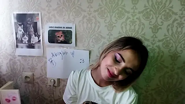 חדר צ'אט בשידור חי של AminaGirls