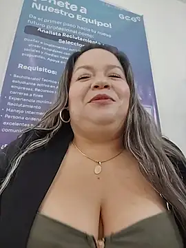 Charlott-1's Live Chat Room