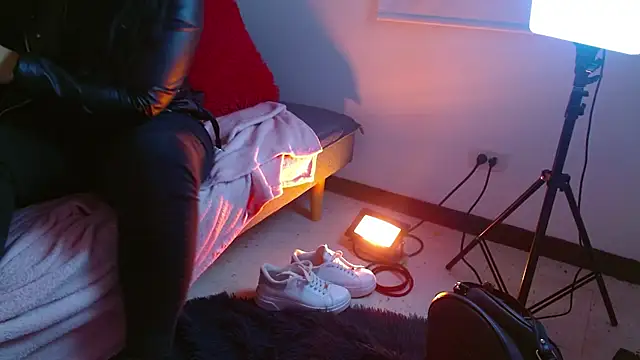 isabella_black1 live-chat rom