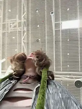 Crazy__Frog Adlı Modelin Canlı Sohbet Odası