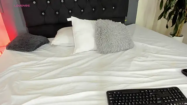 Ivonne__Miller Live chatroom
