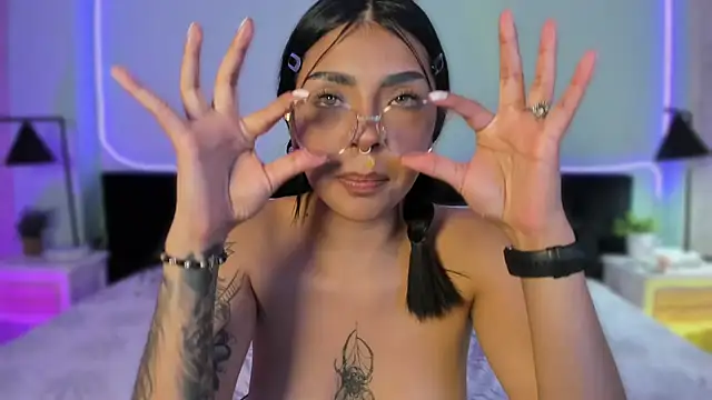 غرفة دردشة Freyaa_stone_ المباشرة