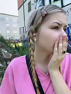 הופעת סקס קאם בשידור חי של RossyMood