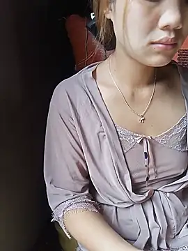 Pokój czatu na żywo – Alice_babyy01