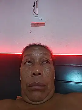 Živá chatovací místnost Bella-Milf_