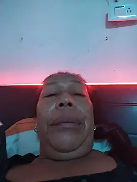 Bella-Milf_'s Live Chat Room