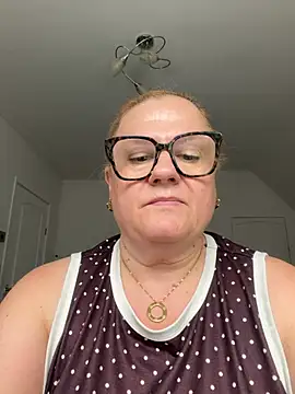 ExperiencedCurvyBellen Live chat-huone