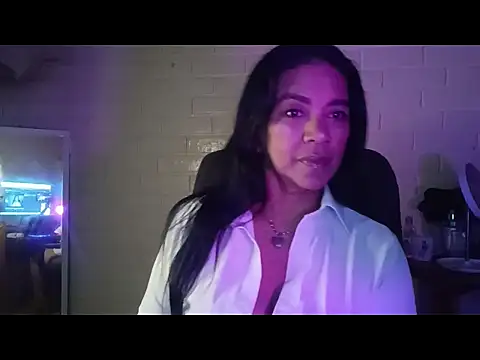 Mia-Velasquez's Live Chat Room