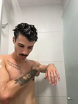 Seks show uživo modela slamdope na kameri