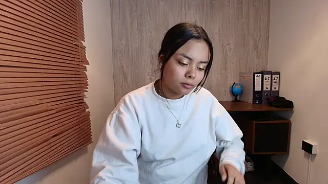 Živá chatovací místnost aisha_leenns