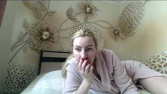 Yourrealgirl's Live Chat Room