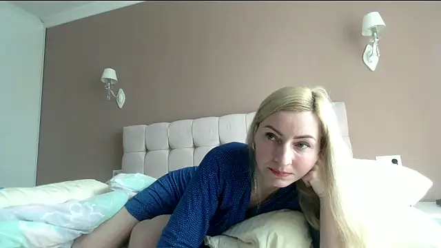 Yourrealgirl Adlı Modelin Canlı Sohbet Odası
