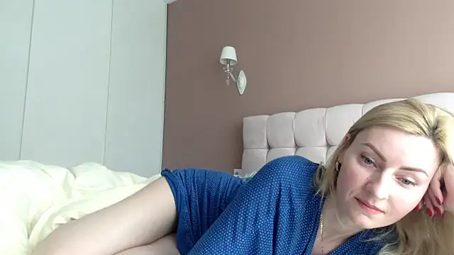 Yourrealgirl's Live Chat Room