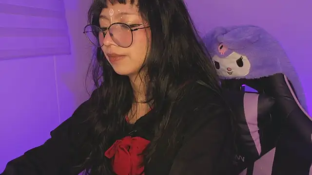 חדר צ'אט בשידור חי של Yommi_winx_