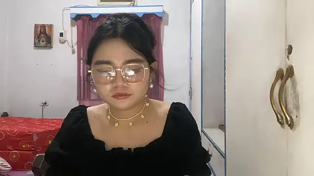 Chat soba uživo modela YasminMunir