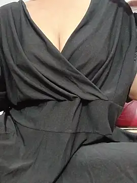 Phòng Chat Trực Tiếp hey_pooja