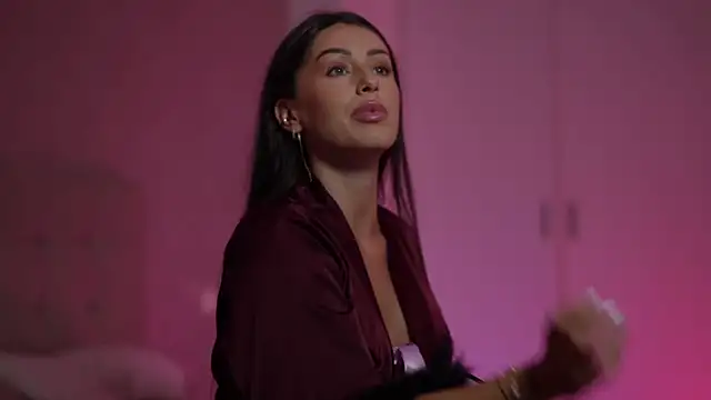 VelvetSociety1 Adlı Modelin Canlı Sohbet Odası
