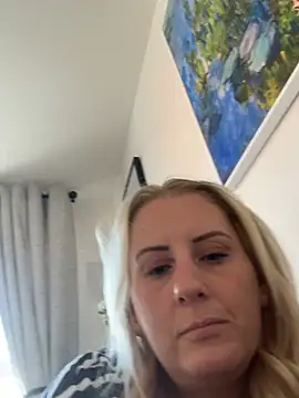 Elegant_Erin Live Chatraum