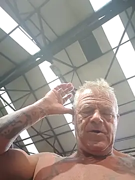 Seks show uživo modela gymrat61 na kameri