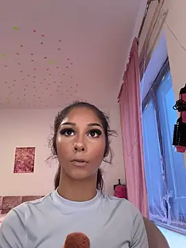 destinyandlove Adlı Modelin Canlı Sohbet Odası