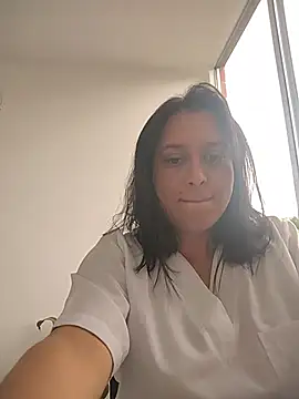 Queen-yessi12's Live Chat Room
