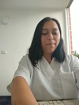 Queen-yessi12's Live Chat Room
