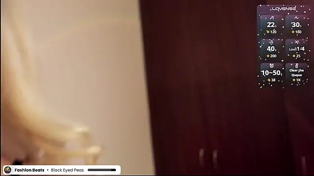 Mila_27's Live Chat Room