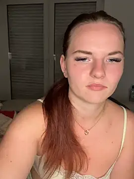 SecretSarah69 লাইভ চ্যাট রুম